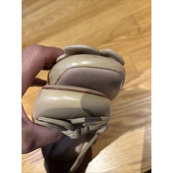 PRADA Nude tan Leather Gold Trim Chunky Heel Pump Flower Embellishment 38 1/2 8 - Picture 15 of 16